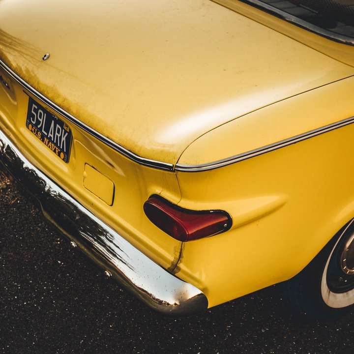 stary żółty samochód puzzle online