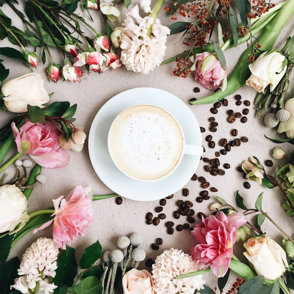 Coffe with flowers around online puzzle