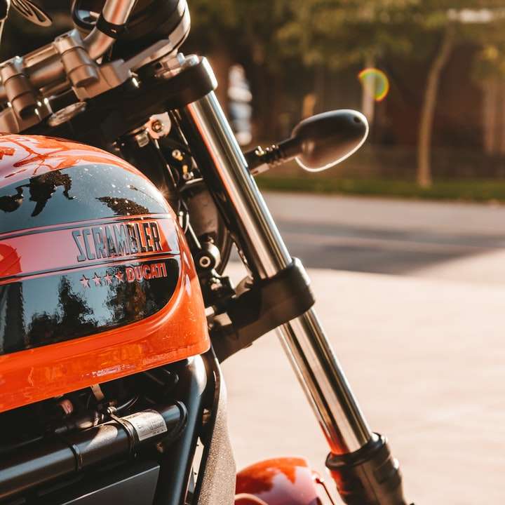 оранжевый мотоцикл онлайн-пазл