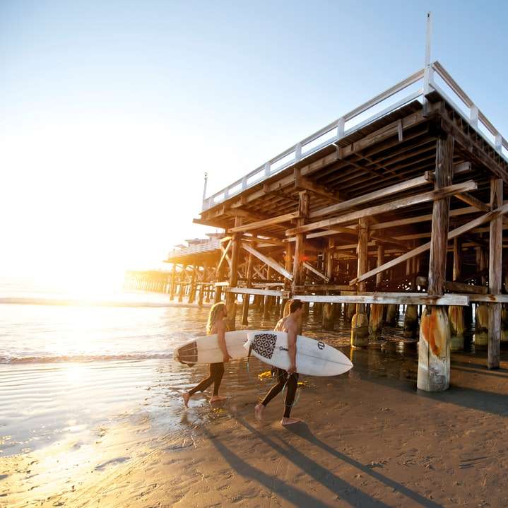 Surfers by the pier pillars online puzzle