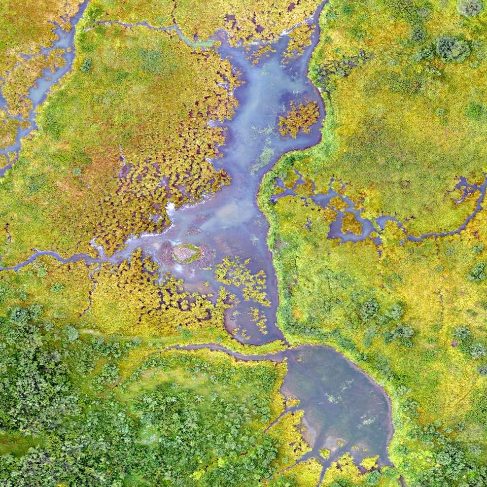 въздушна фотография на спокойно водно тяло онлайн пъзел
