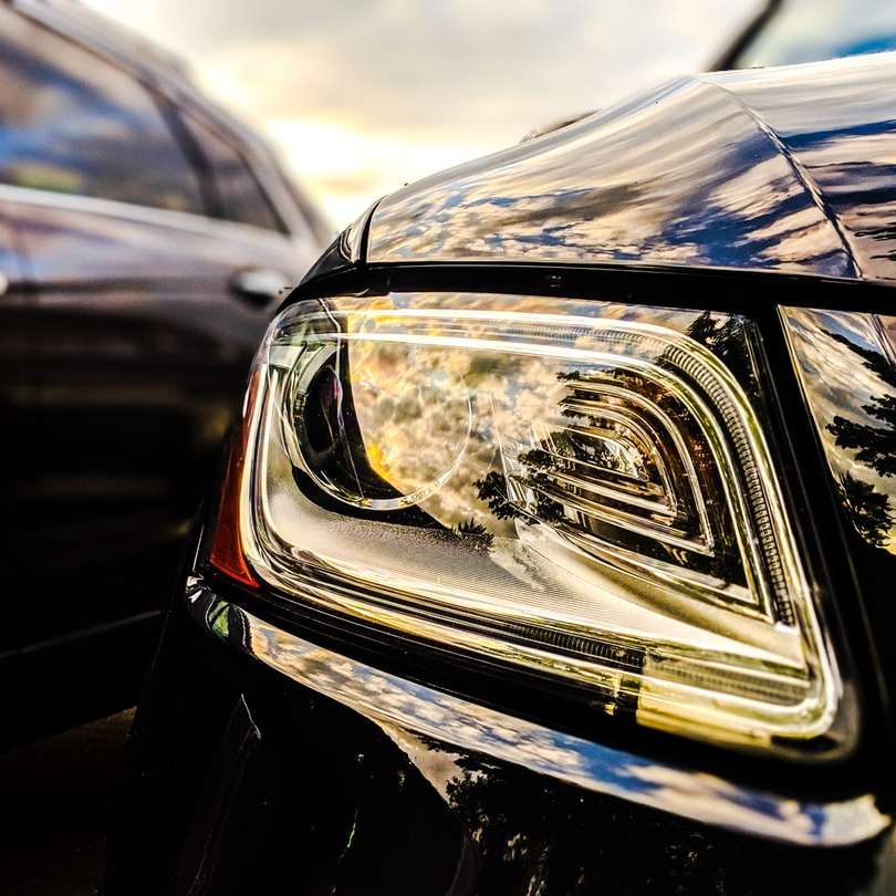 Audi Q5 Hlavní světlomet při západu slunce. posuvné puzzle online