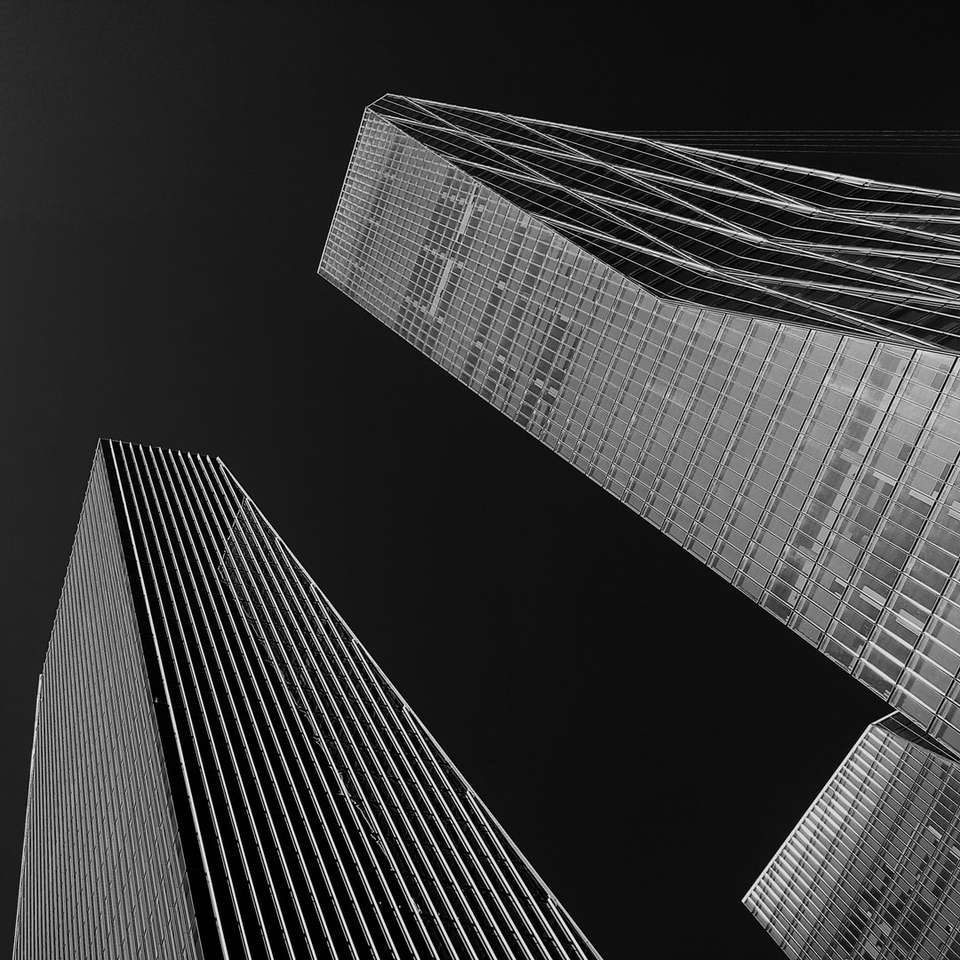 alacsony szög fényképezés a szürke épület illusztrációja online puzzle