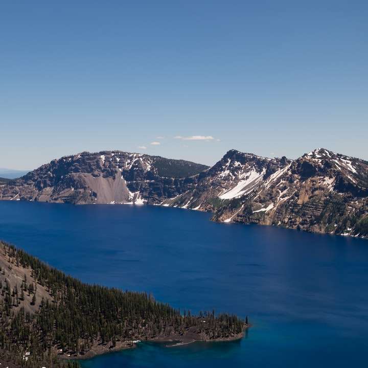 Sunny Crater Lake sliding puzzle online