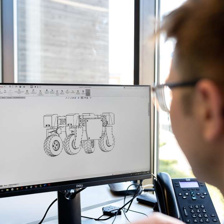 черный монитор компьютера с плоским экраном раздвижная головоломка онлайн