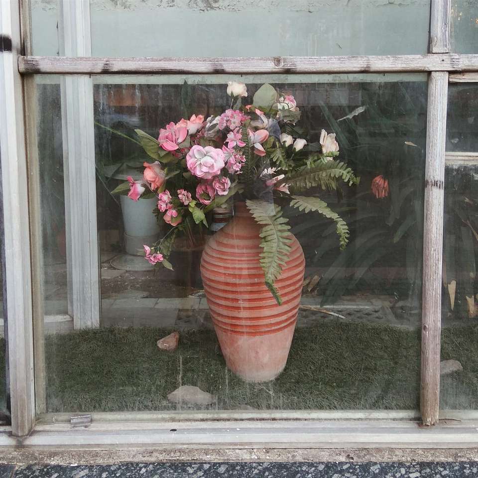Flores en un jarrón vintage puzzle deslizante online