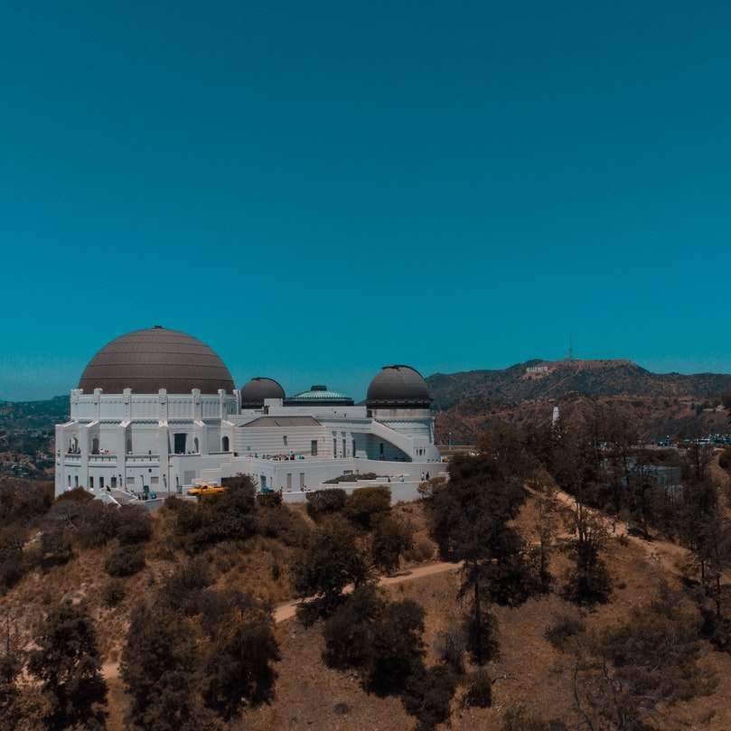 Obserwatorium Griffith Park - znak Hollywood puzzle online