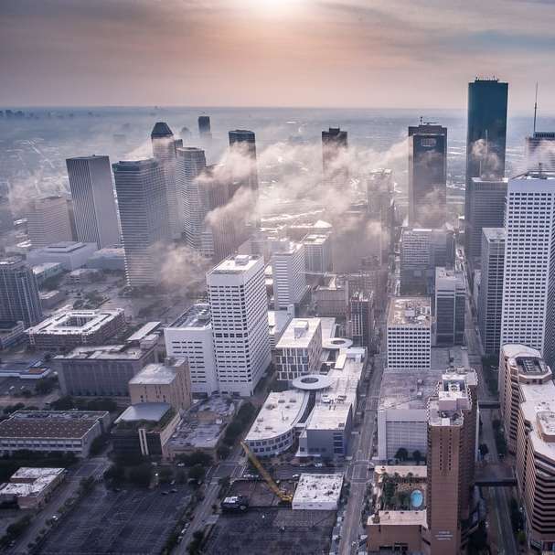 drone utsikt över en stad glidande pussel online