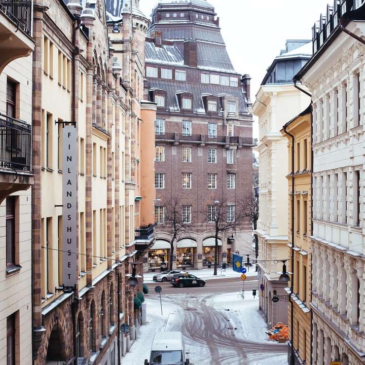 Snöig stockholmsgata glidande pussel online