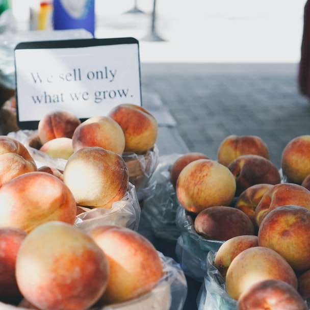 Peaches in baskets at market. sliding puzzle online