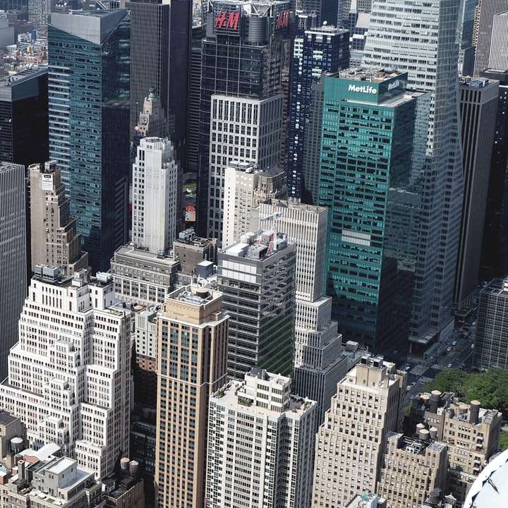 αεροφωτογραφία των κτιρίων της πόλης online παζλ