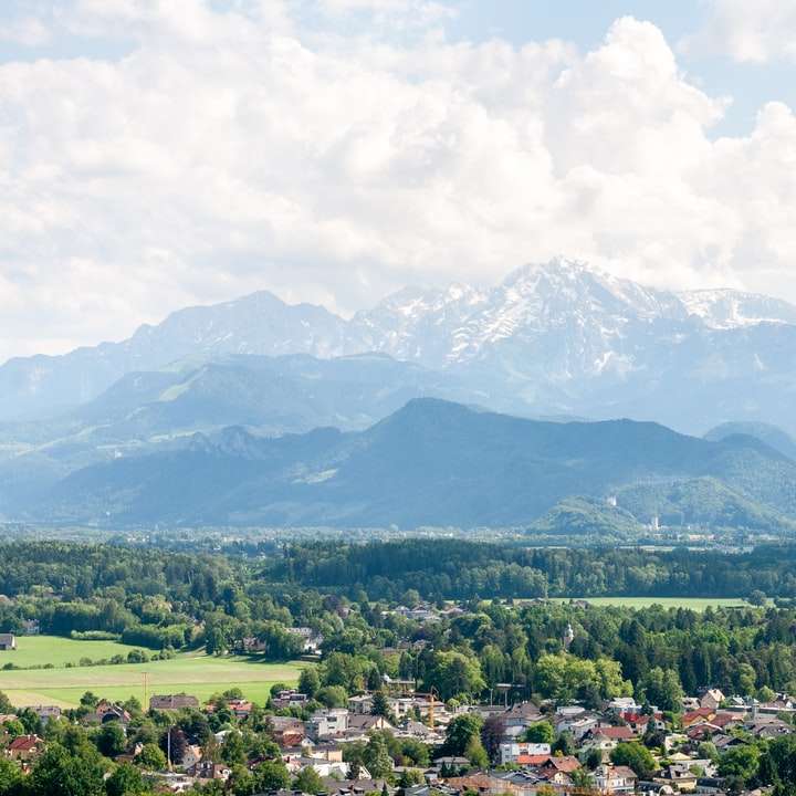 Βουνά στο Σάλτσμπουργκ της Αυστρίας. συρόμενο παζλ online