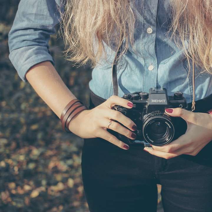 Женщина Behnt Zenit Camera онлайн-пазл