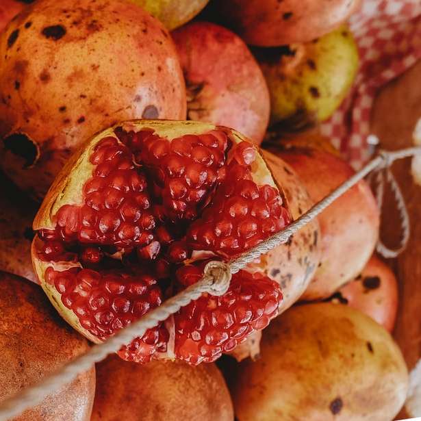πεύκο από κόκκινα φρούτα συρόμενο παζλ online