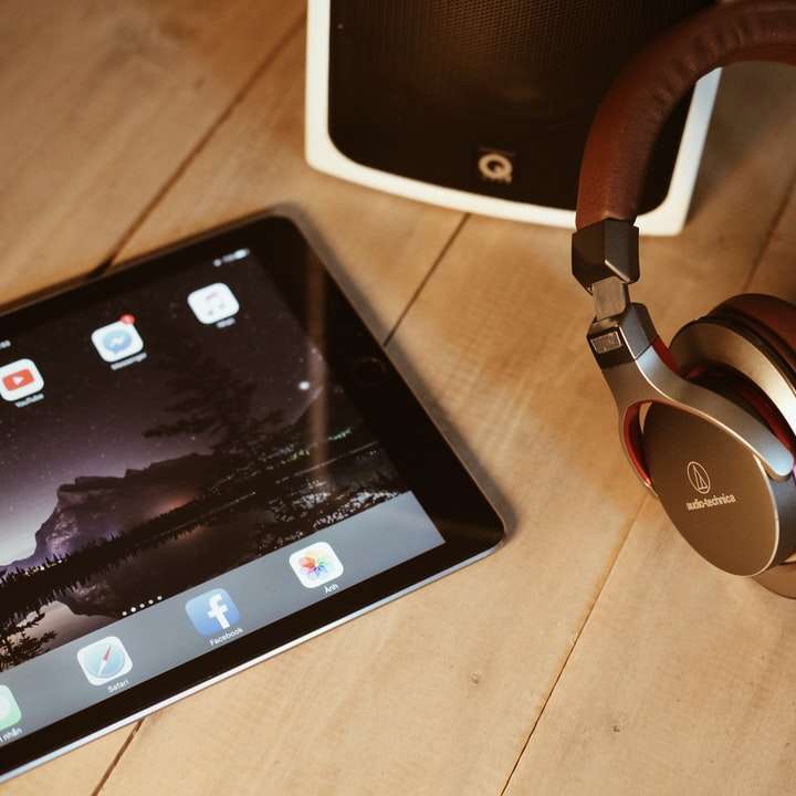Bruine koptelefoon iPad schuifpuzzel online