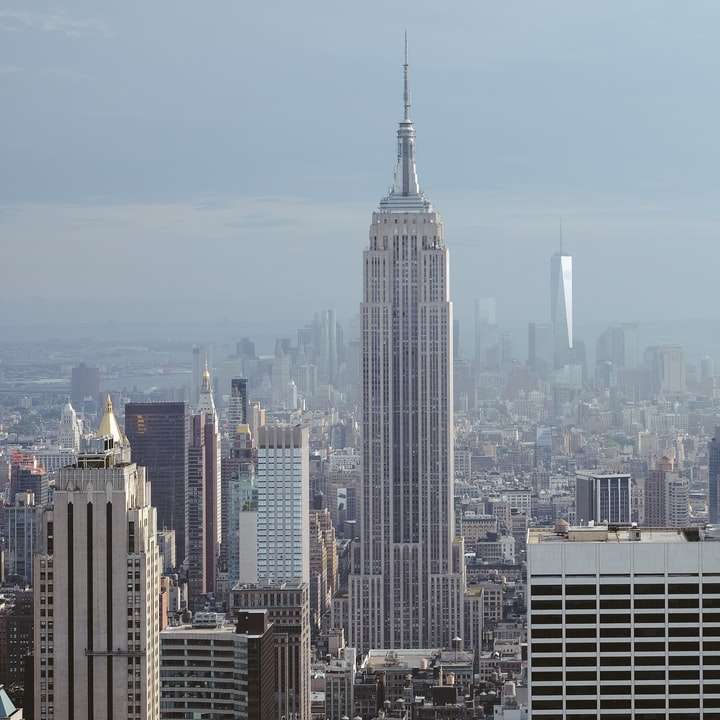 Ο αγαπημένος μου ουρανοξύστης στην πόλη συρόμενο παζλ online