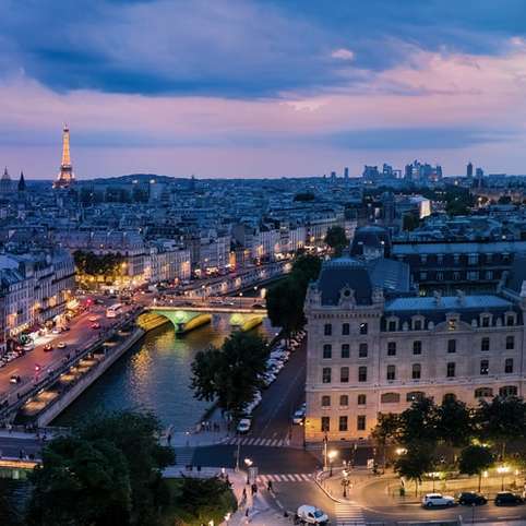 Párizsi vízköpő csúszó puzzle online
