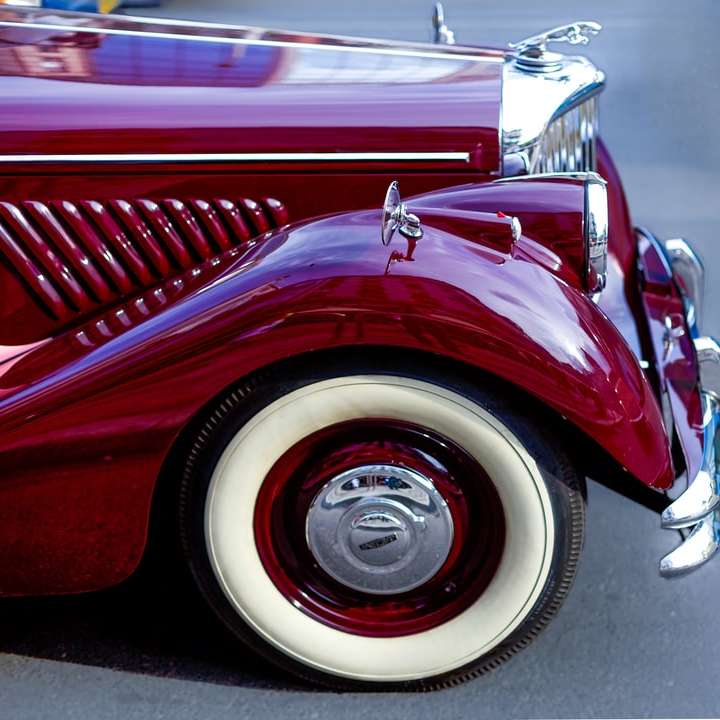 Piros régi autó online puzzle