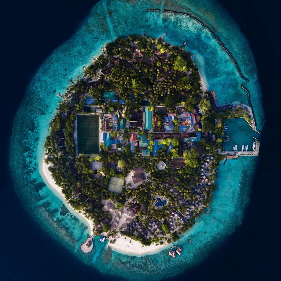 A vendéglátás szigete - BANDOS MALDIVES csúszó puzzle online