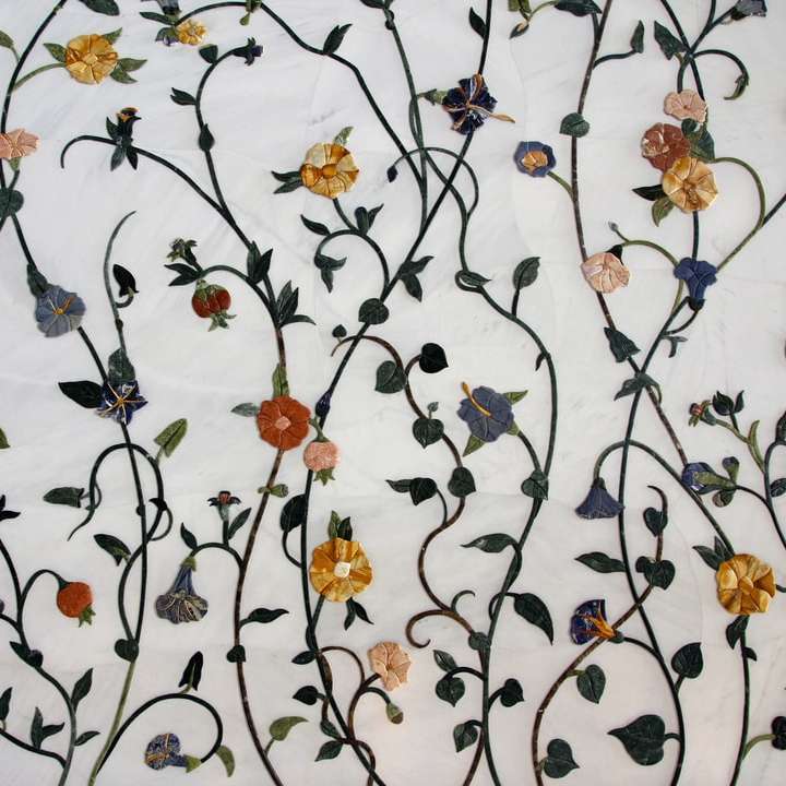 Flores na parede puzzle online