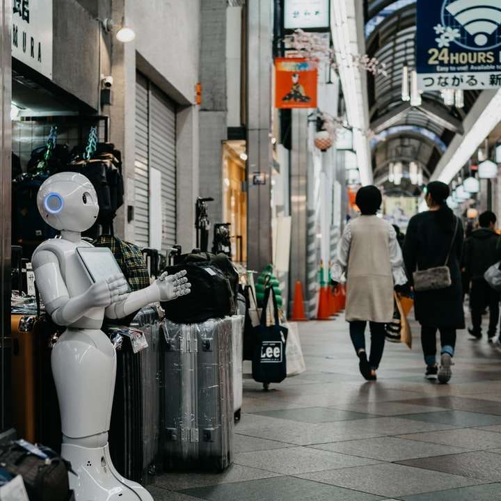 Робот в торговом центре в Киото раздвижная головоломка онлайн