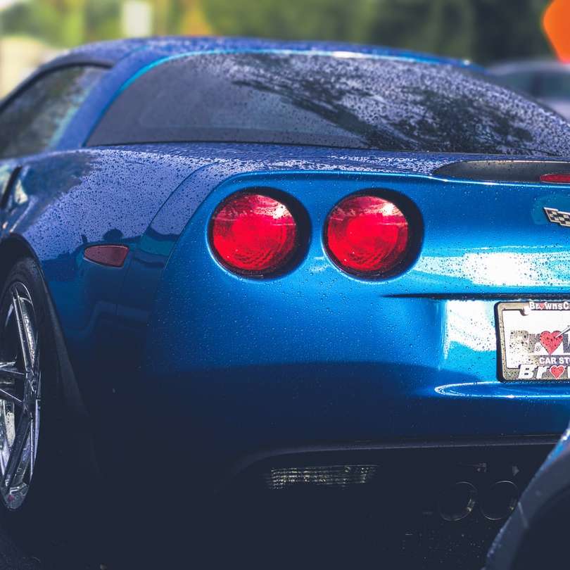 Синий Z06 Corvette в солнечный день онлайн-пазл