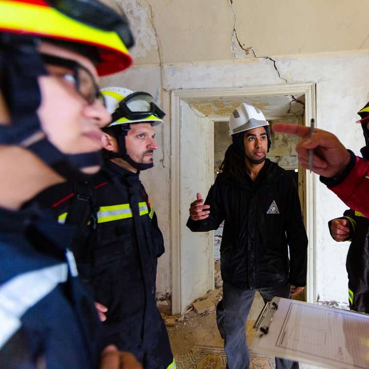 Структурни инженери в обучение за помощ при бедствия плъзгащ се пъзел онлайн