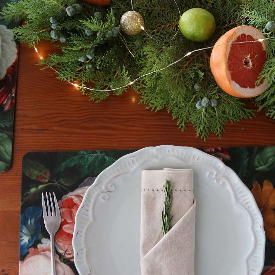 Świąteczna dekoracja stołu puzzle przesuwne online