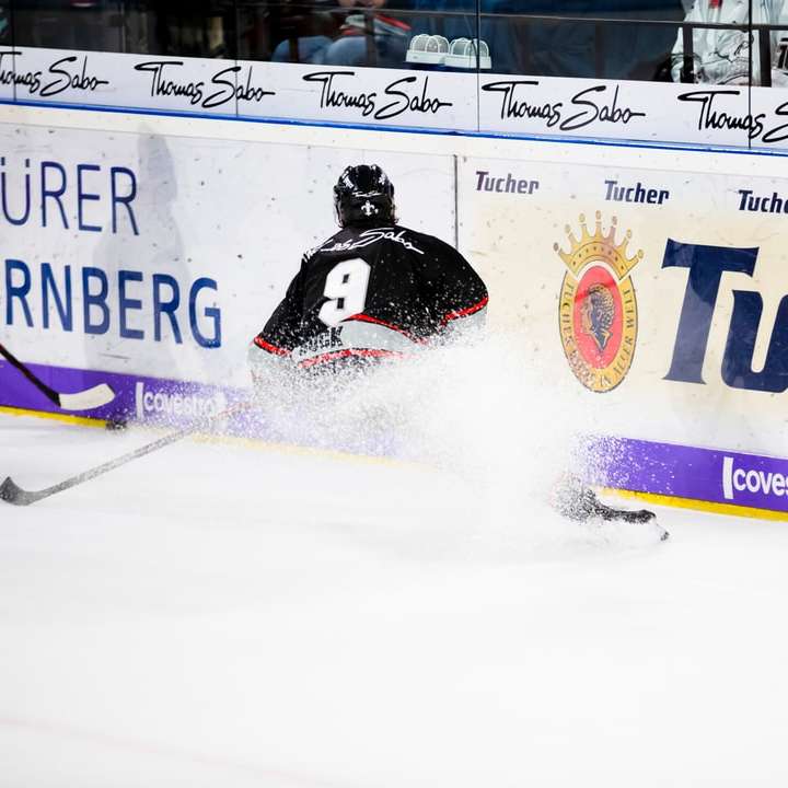 Мач по хокей на лед плъзгащ се пъзел онлайн