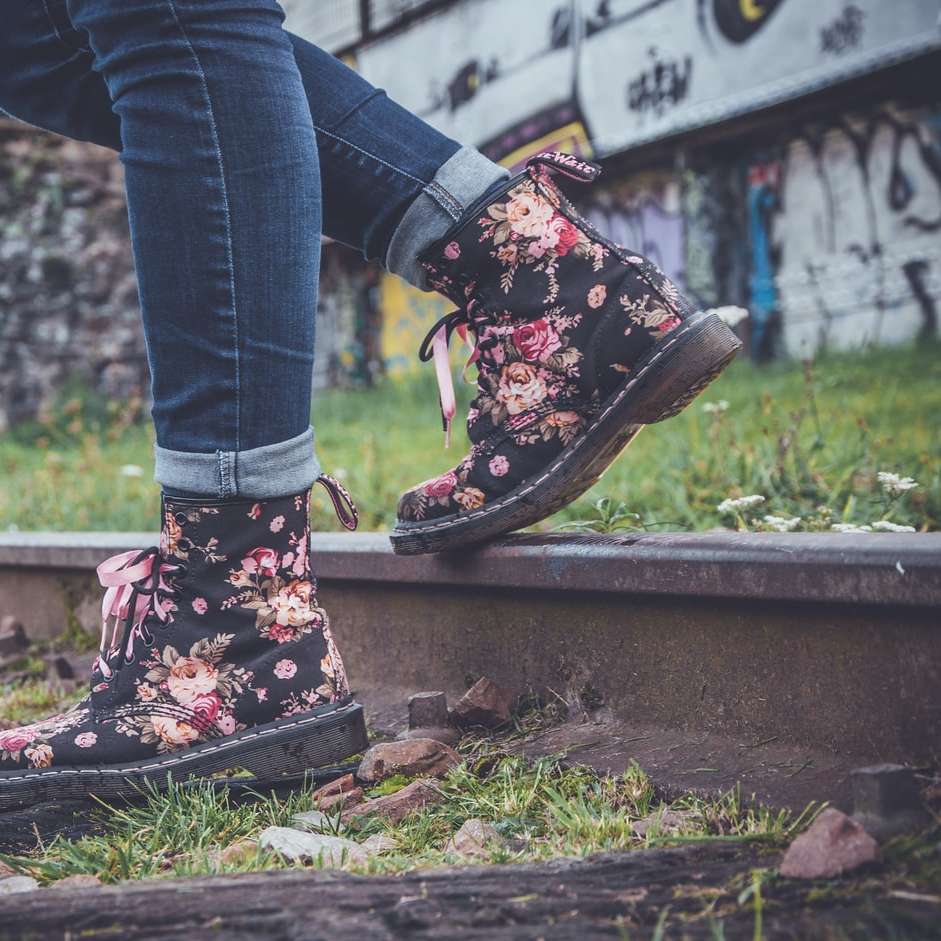 Květinové boty a graffiti online puzzle