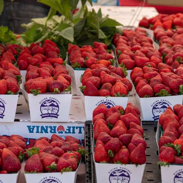 strawberries on display sliding puzzle online