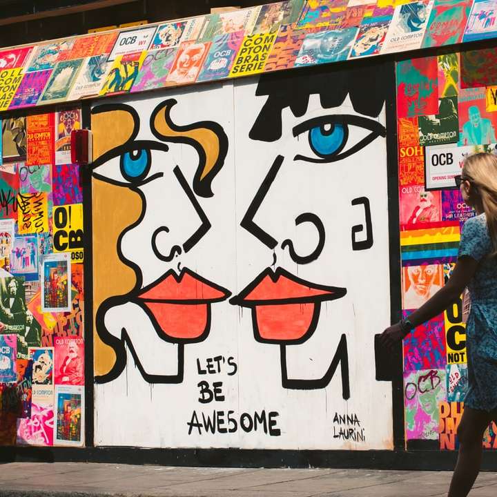 kobieta idzie przechodzi graffiti puzzle online