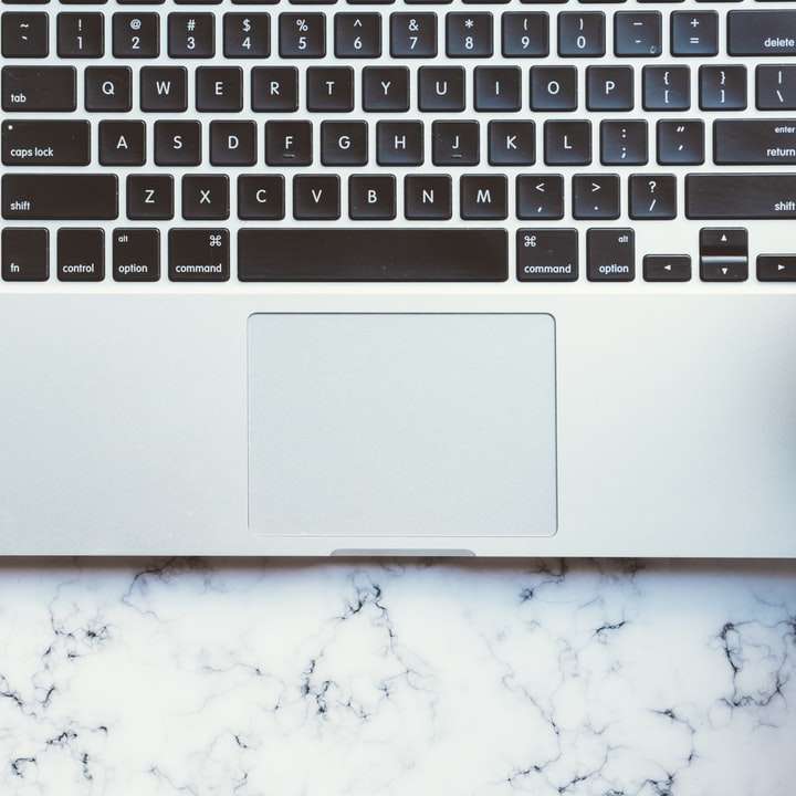 Minimale Laptop-Tastatur Online-Puzzle
