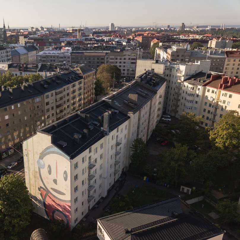 Фреска в районе Тёёлё в Хельсинки. раздвижная головоломка онлайн
