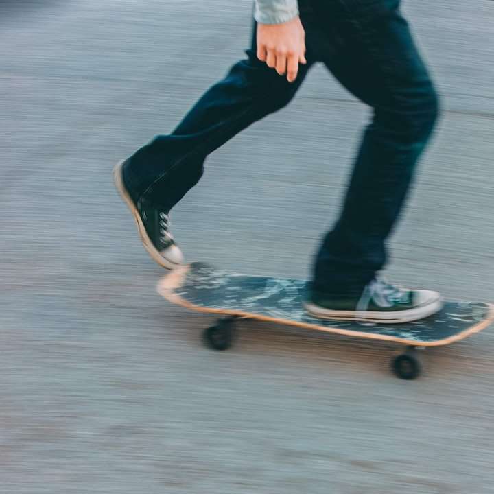 Skateboarding sliding puzzle online