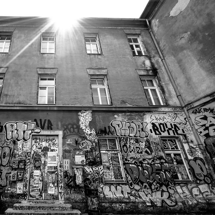 Graffiti House posuvné puzzle online