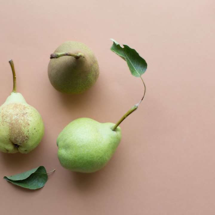 Peachy Pears sliding puzzle online