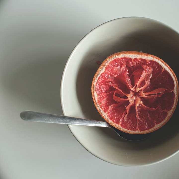нарезанный грейпфрут в миске раздвижная головоломка онлайн