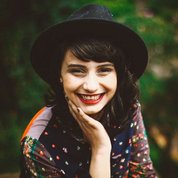 Femme souriante puzzle en ligne