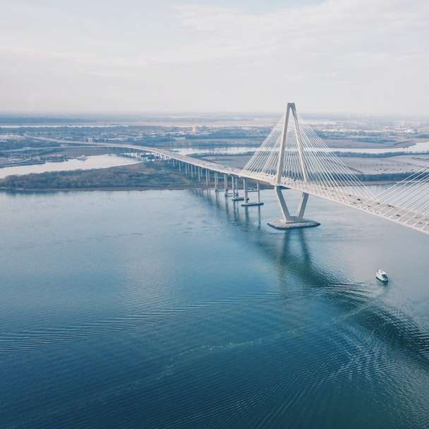 εναέρια φωτογραφία της γέφυρας κατά τη διάρκεια της ημέρας συρόμενο παζλ online