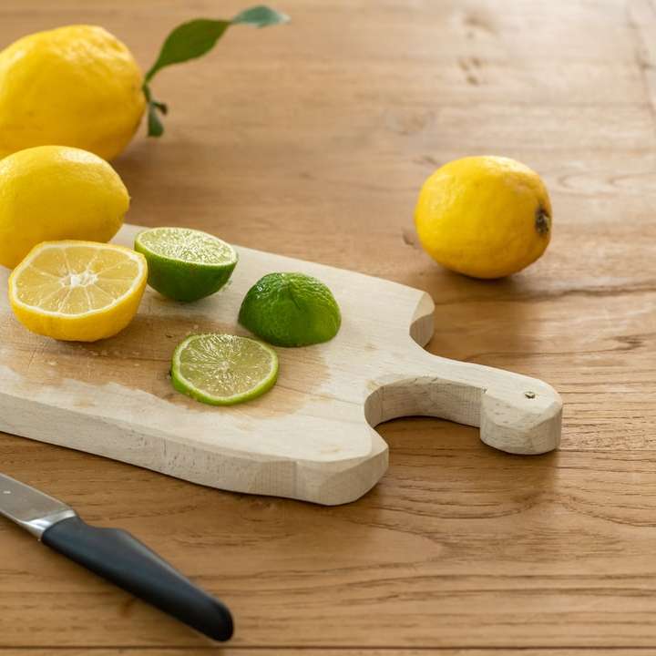 citrusfrukt med kniv på skärbräda Pussel online