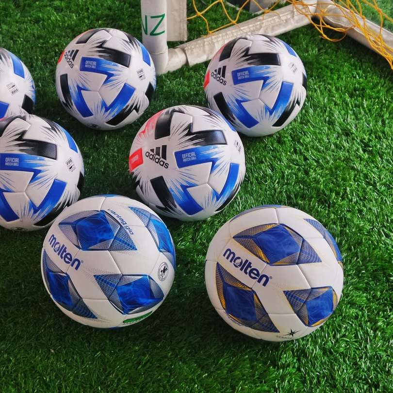 Fotbalové míče online puzzle