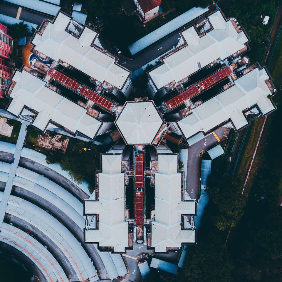 foto aerea di edifici puzzle online