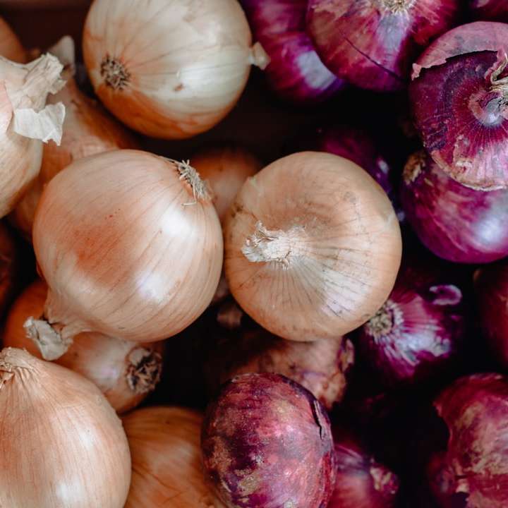 red and white onion bulbs sliding puzzle online