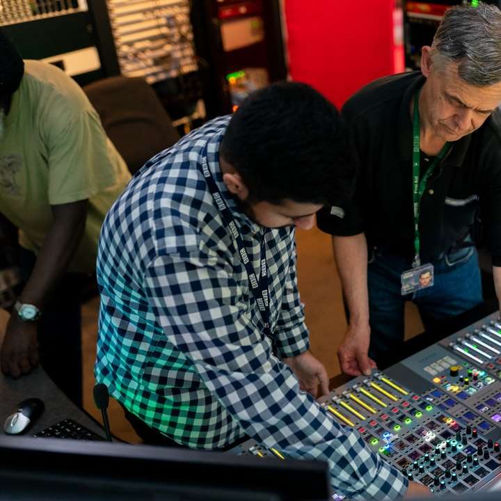 Broadcast engineers work in studio online puzzle