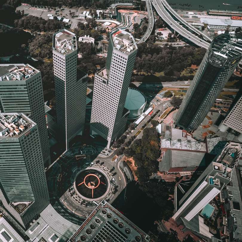 Flygfoto över stadsbyggnader glidande pussel online