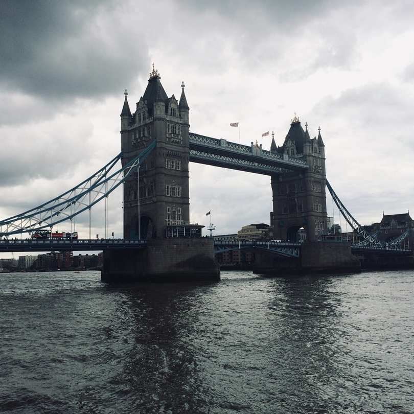 Tower Bridge posuvné puzzle online