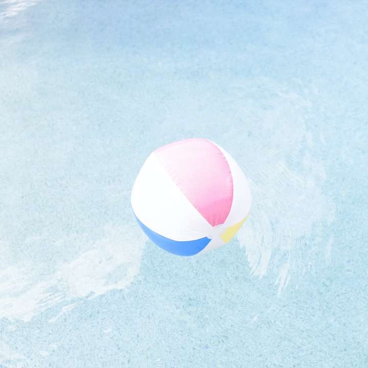 poolboll på poolen Pussel online
