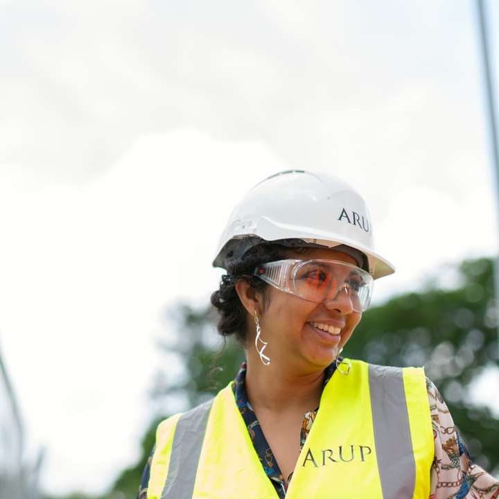 Femeie inginer civil la fața locului alunecare puzzle online
