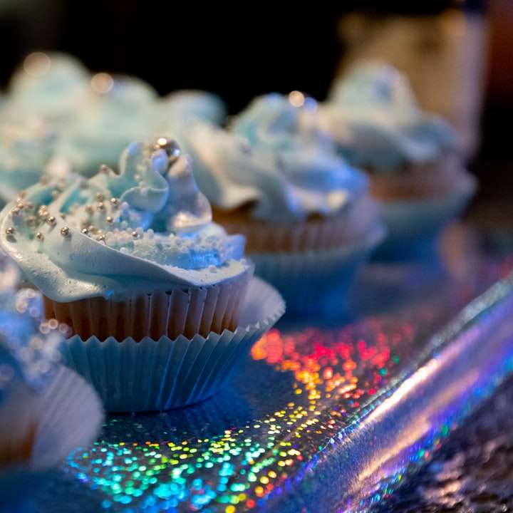 cupcakes na mesa puzzle online